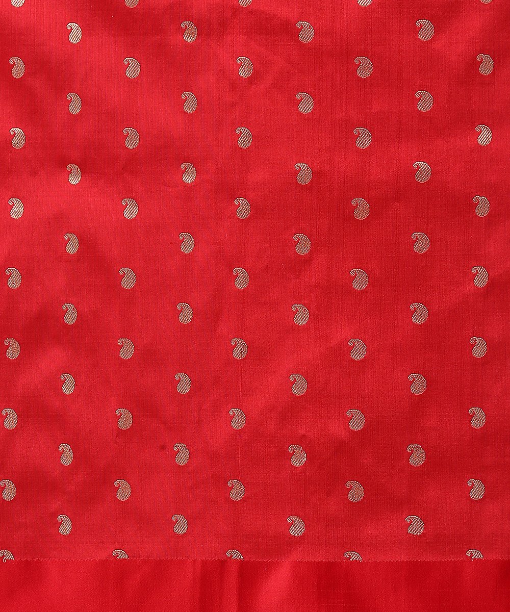 Blue_Handloom_Pure_Katan_Silk_Banarasi_Saree_With_Kadhwa_Boota_And_Red_Border_WeaverStory_05