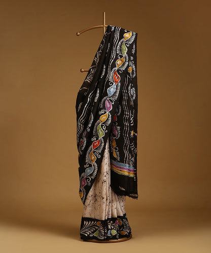 Handloom_Offwhite_And_Black_Pure_Mulberry_Silk_Hand_Batik_Saree_With_Multicolour_Motifs_WeaverStory_01