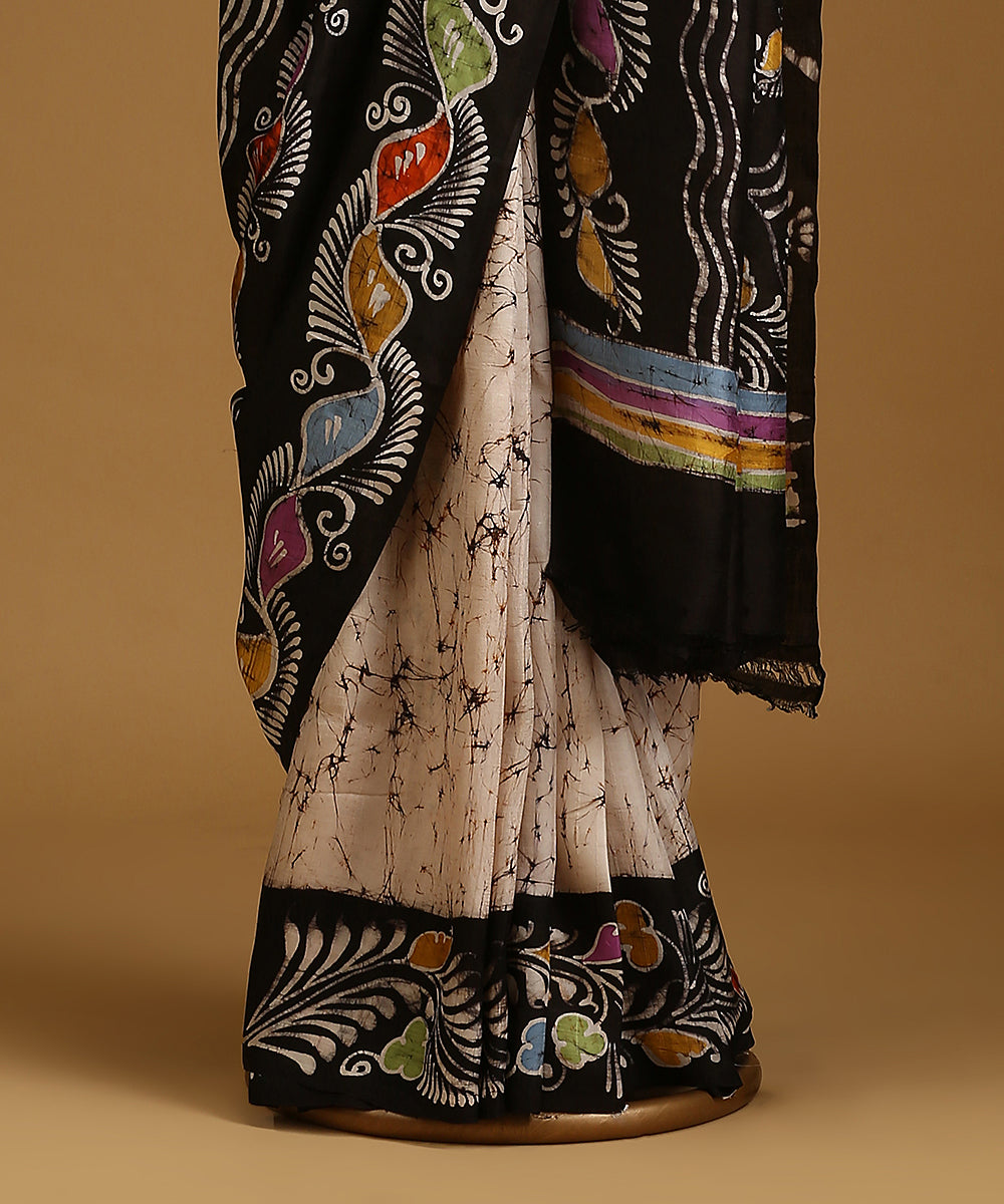 Handloom_Offwhite_And_Black_Pure_Mulberry_Silk_Hand_Batik_Saree_With_Multicolour_Motifs_WeaverStory_03