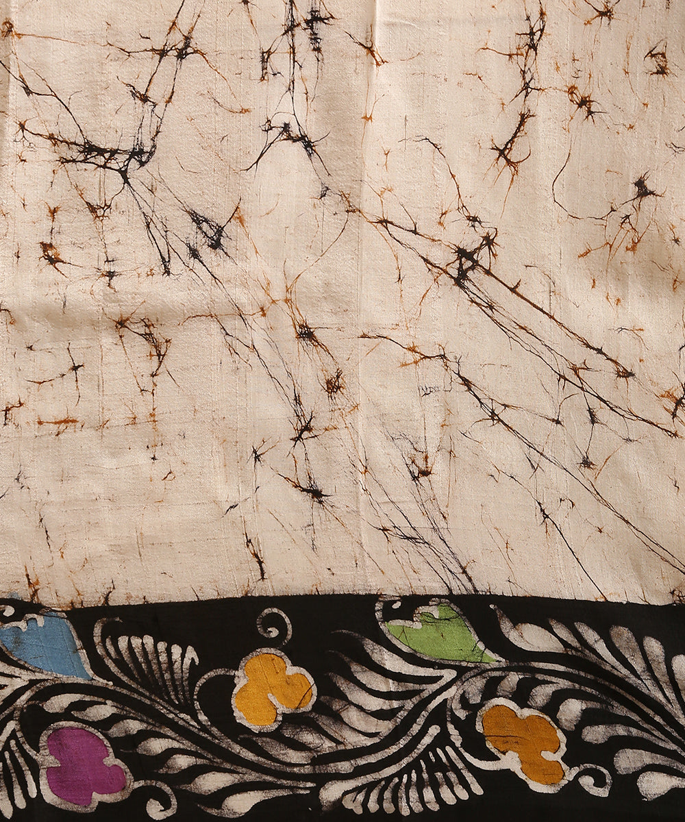 Handloom_Offwhite_And_Black_Pure_Mulberry_Silk_Hand_Batik_Saree_With_Multicolour_Motifs_WeaverStory_06