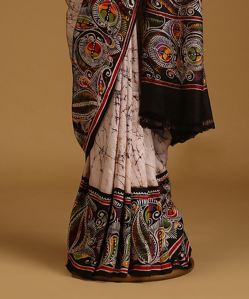 Handloom_Offwhite_And_Black_Pure_Mulberry_Silk_Hand_Batik_Saree_With_Multicolour_Paisleys_WeaverStory_03
