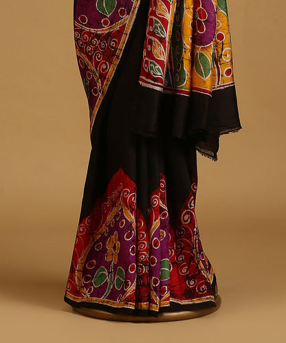 Black_And_Red_Handloom_Pure_Mulberry_Silk_Hand_Batik_Saree_With_Multicolour_Motifs_WeaverStory_03