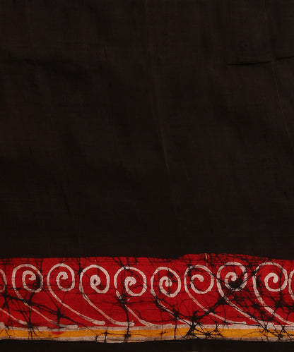 Black_And_Red_Handloom_Pure_Mulberry_Silk_Hand_Batik_Saree_With_Multicolour_Motifs_WeaverStory_06