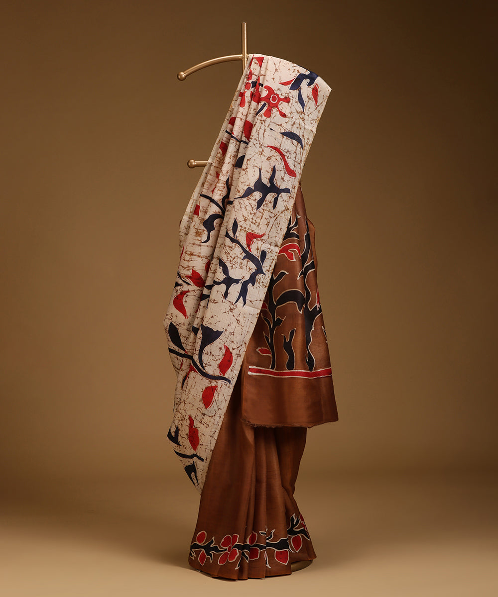 Handloom_Offwhite_Dark_Mustard_Hand_Batik_Mulberry_Silk_Saree_with_Floral_Motifs_WeaverStory_01