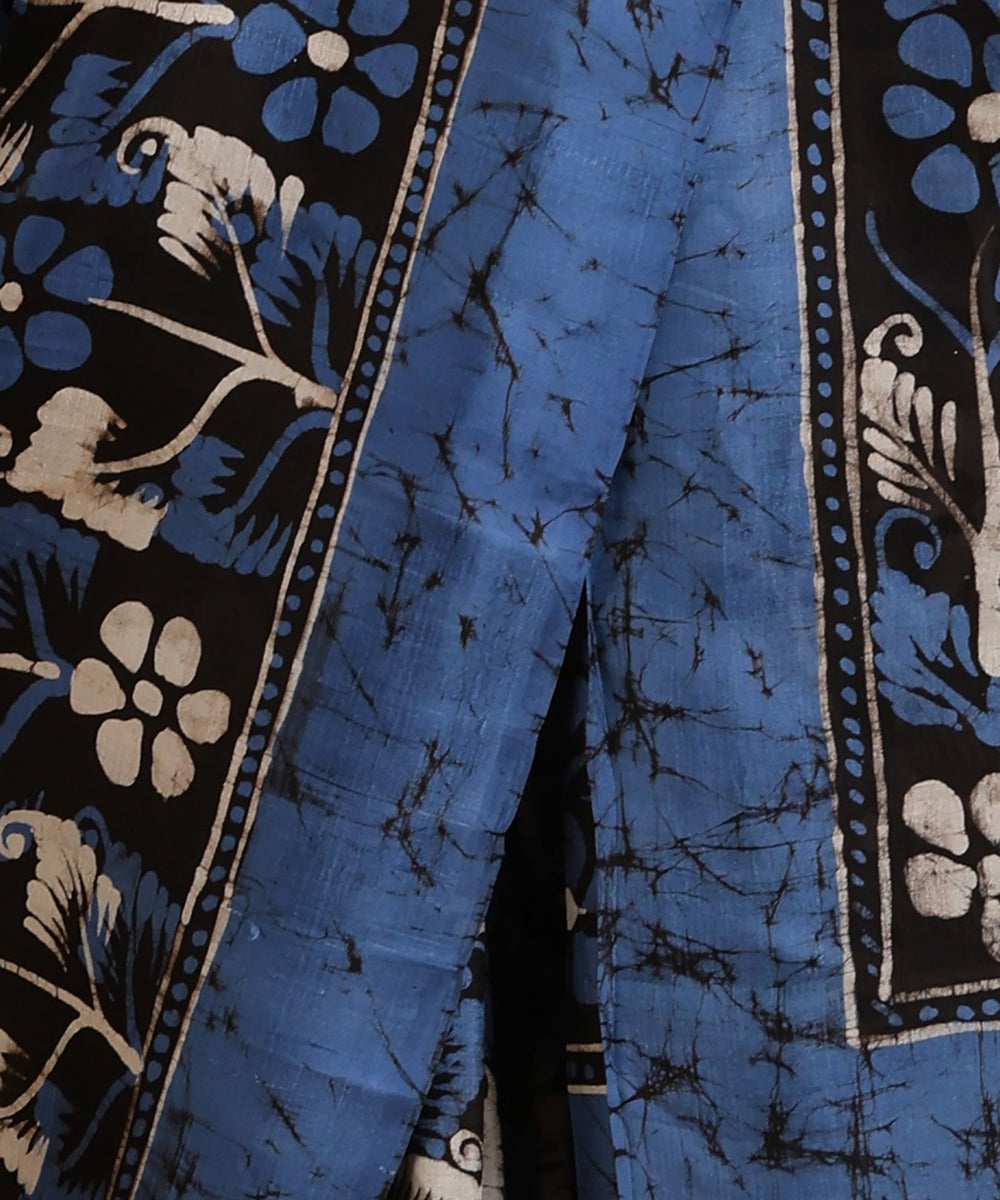 Handloom_Blue_and_Black_Hand_Batik_Mulberry_Silk_Saree_with_All_Over_Floral_Motifs_WeaverStory_04