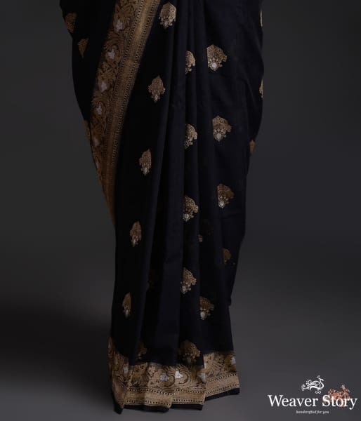 Handwoven_Black_Banarasi_cotton_saree_with_sona_rupa_zari_WeaverStory_04