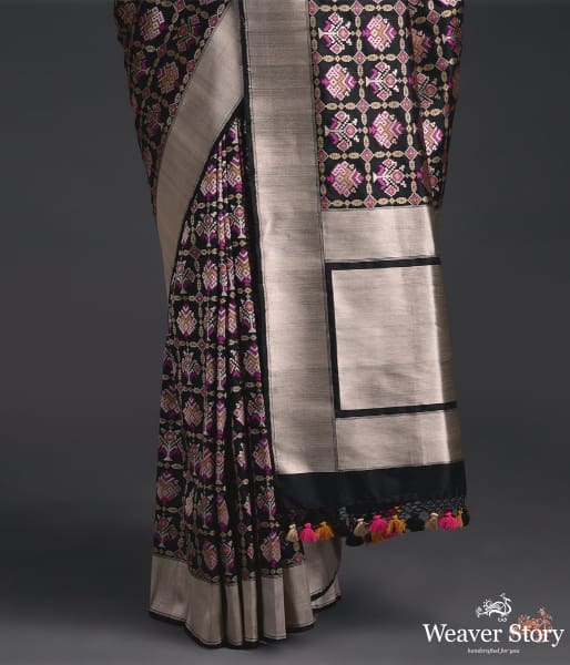 Handwoven_Black_Banarasi_Patola_Saree_WeaverStory_04