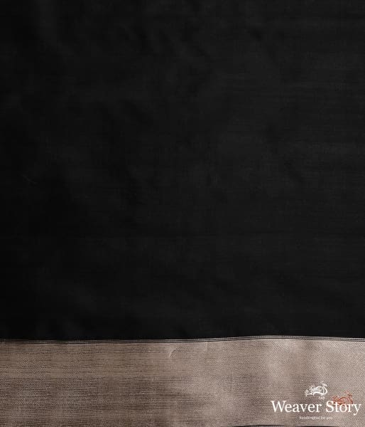 Handwoven_Black_Banarasi_Patola_Saree_WeaverStory_05