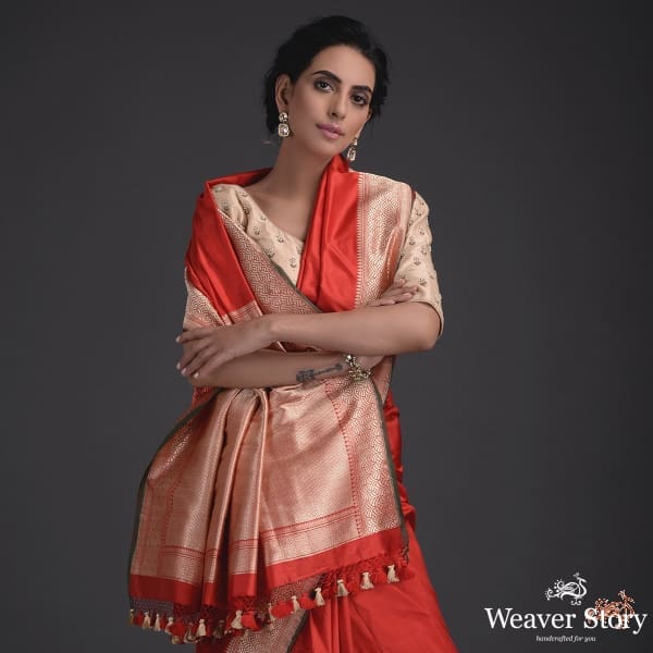 Handwoven_plain_katan_silk_saree_with_a_kadhwa_border_and_pallu_WeaverStory_01