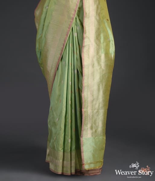 Handwoven_kadhwa_booti_saree_with_heavy_brocade_blouse_WeaverStory_04