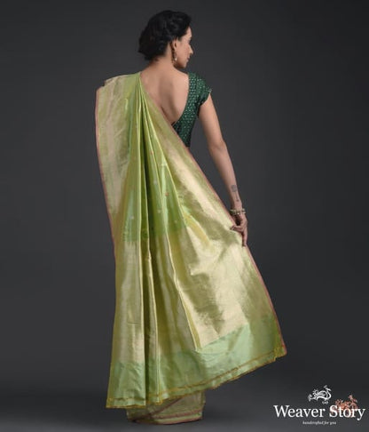 Handwoven_kadhwa_booti_saree_with_heavy_brocade_blouse_WeaverStory_03