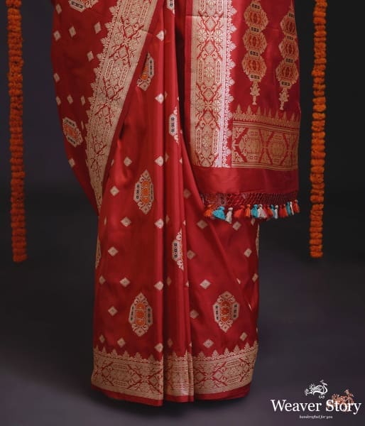 Handwoven_Katan_silk_saree_with_Tanzeb_booti_WeaverStory_04