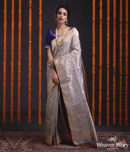 Handwoven_kadhwa_banarasi_jangla_in_grey_colour_with_floral_motifs_WeaverStory_02