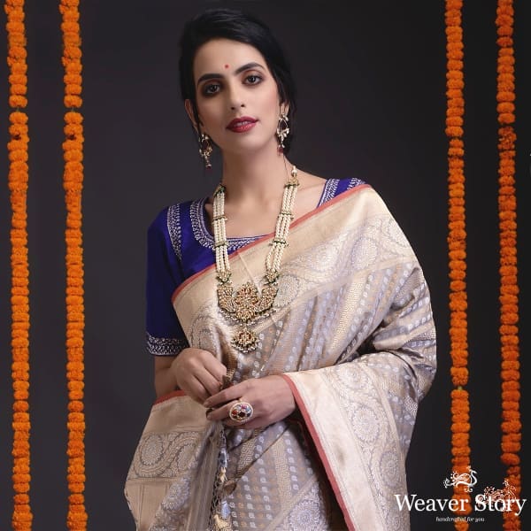 Beige_and_olive_dual_tone_kadhwa_neelambari_booti_saree_with_heavy_border_WeaverStory_01
