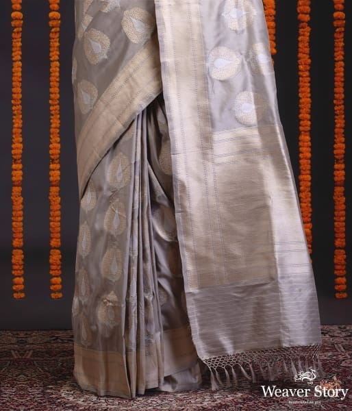 Grey_Katan_silk_saree_with_heavy_gold_zari_and_meenakari_motifs_WeaverStory_04