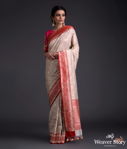 Offwhite_Dampaj_weave_saree_with_kadhiyal_borders_in_red_WeaverStory_02