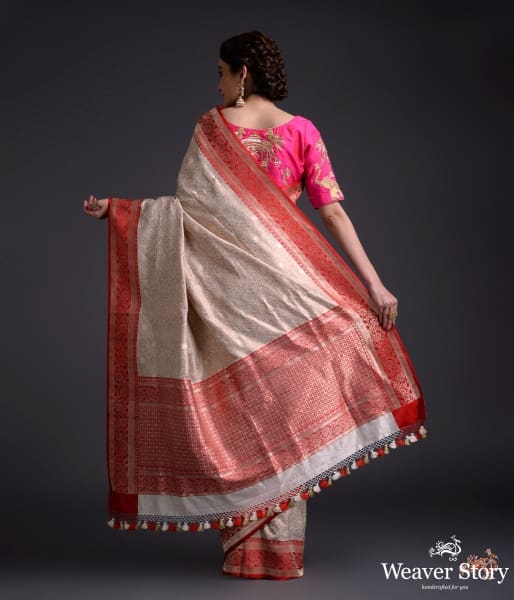 Offwhite_Dampaj_weave_saree_with_kadhiyal_borders_in_red_WeaverStory_03