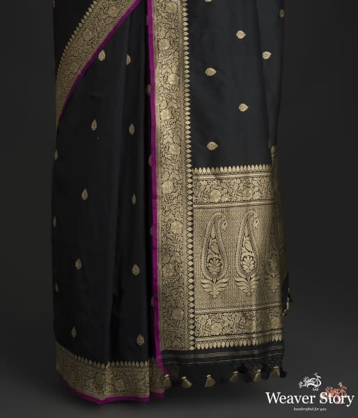 Handwoven_kadhwa_booti_banarsi_saree_in_black_WeaverStory_04