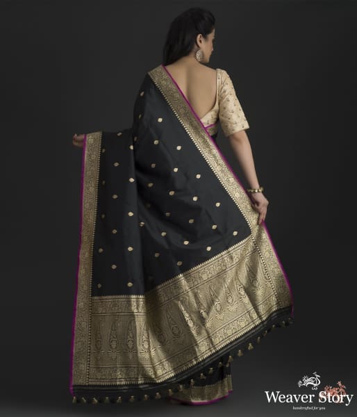 Handwoven_kadhwa_booti_banarsi_saree_in_black_WeaverStory_03