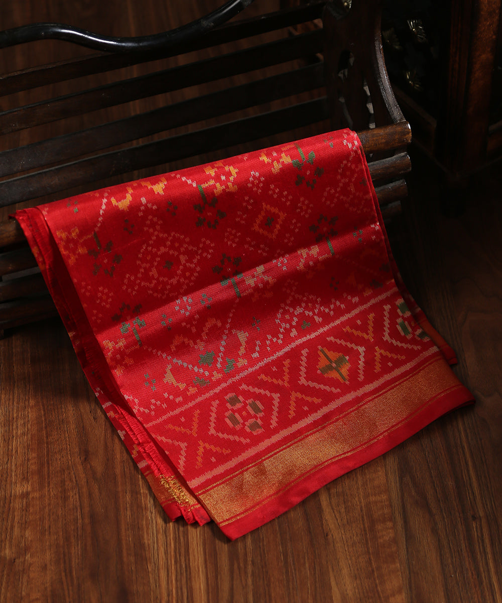 Red_Handloom_Rajkot_Patola_Single_Ikat_Mulberry_Silk_Patola_Dupatta_WeaverStory_01