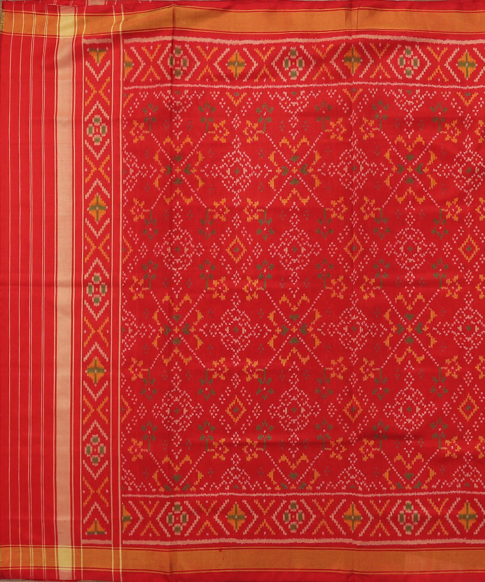 Red_Handloom_Rajkot_Patola_Single_Ikat_Mulberry_Silk_Patola_Dupatta_WeaverStory_02