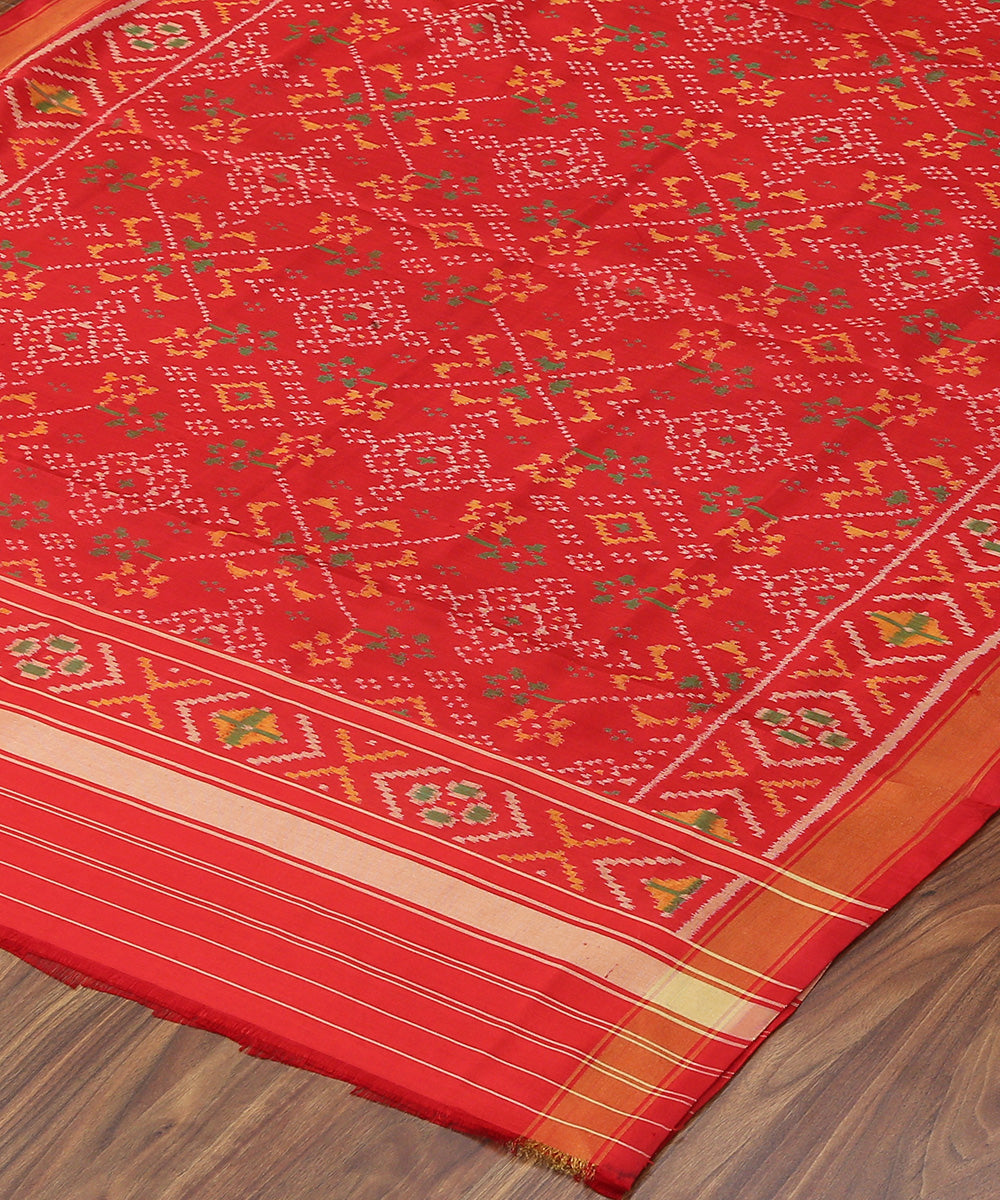 Red_Handloom_Rajkot_Patola_Single_Ikat_Mulberry_Silk_Patola_Dupatta_WeaverStory_03