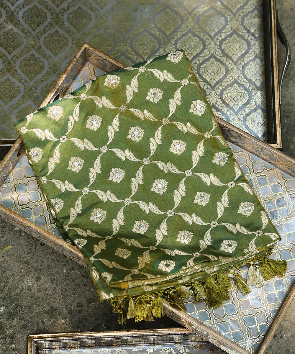 Henna_Green_Handloom_Pure_Katan_Silk_Banarasi_Dupatta_With_Silver_Meenakari_WeaverStory_01