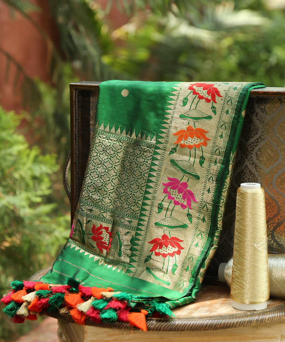 Green_Handloom_Kadhwa_Booti_Pure_Katan_Silk_Banarasi_Dupatta_With_Paithani_Border_WeaverStory_01