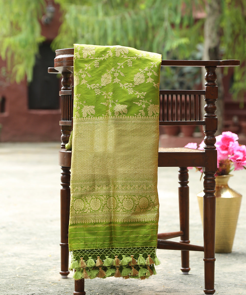 Handloom_Green_Pure_Katan_Silk_Banarasi_Dupatta_With_Kadhwa_Jaal_WeaverStory_01