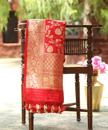 Handloom_Red_Pure_Katan_Silk_Banarasi_Dupatta_With_Kadhwa_Jaal_WeaverStory_01