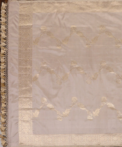 Handloom_Soft_Grey_And_Beige_Pure_Katan_Silk_Banarasi_Dupatta_With_Kadhwa_Jaal_WeaverStory_02