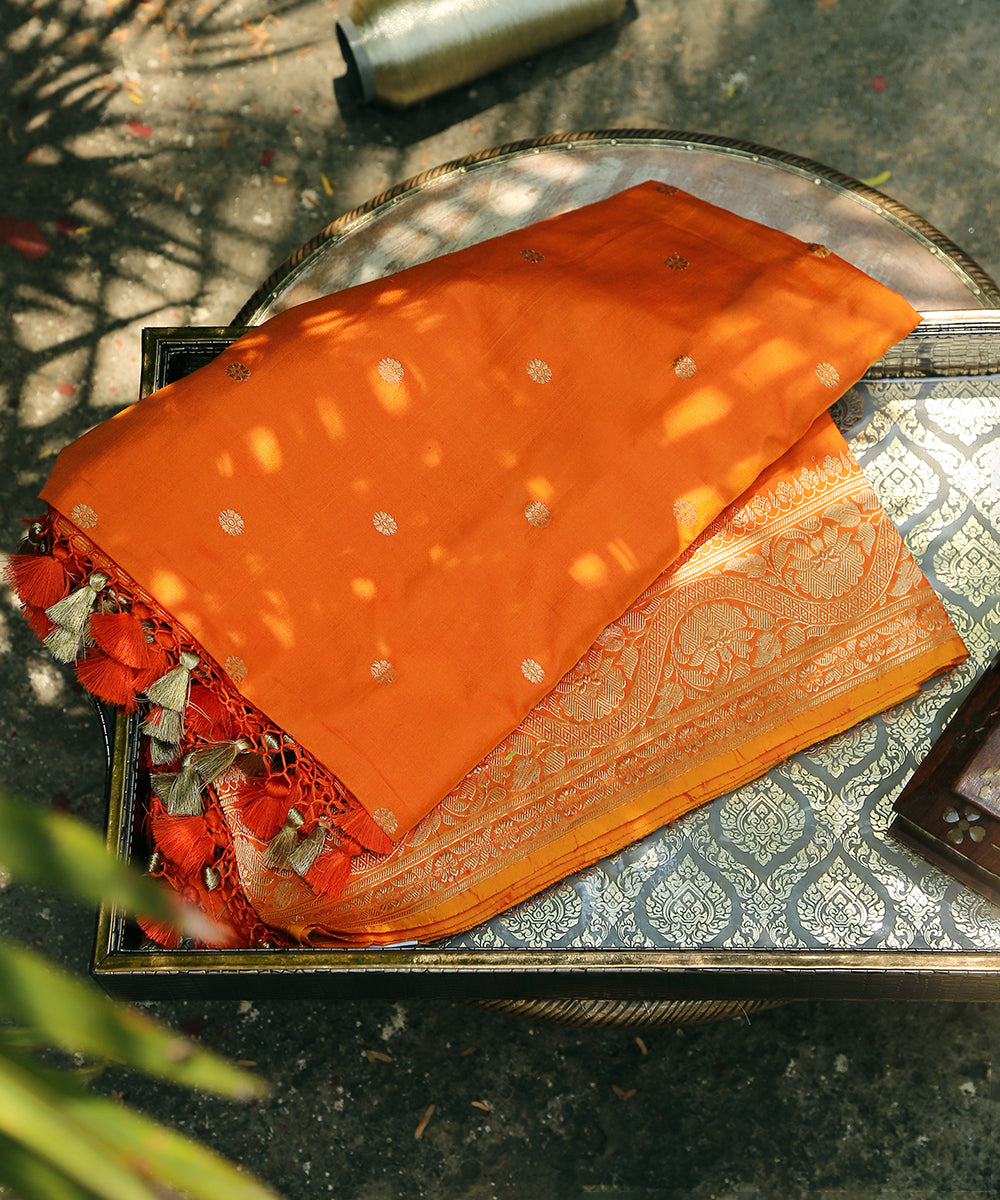 Handloom_Orange_Pure_Katan_Silk_Banarasi_Dupatta_With_Kadhwa_Booti_WeaverStory_01