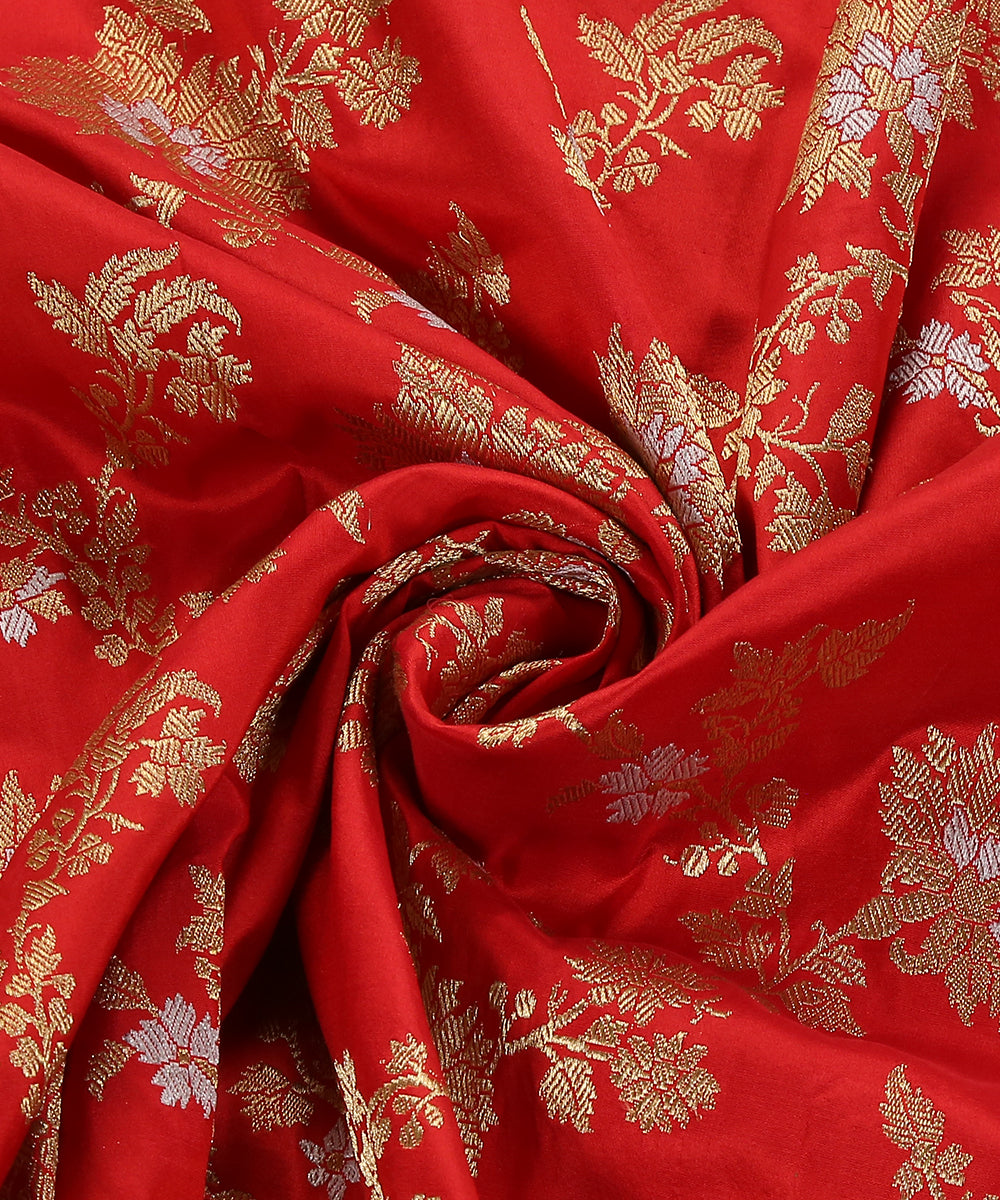 Handloom_Red_Pure_Katan_Silk_Sona_Rupa_Banarasi_Dupatta_With_Floral_Bel_WeaverStory_05
