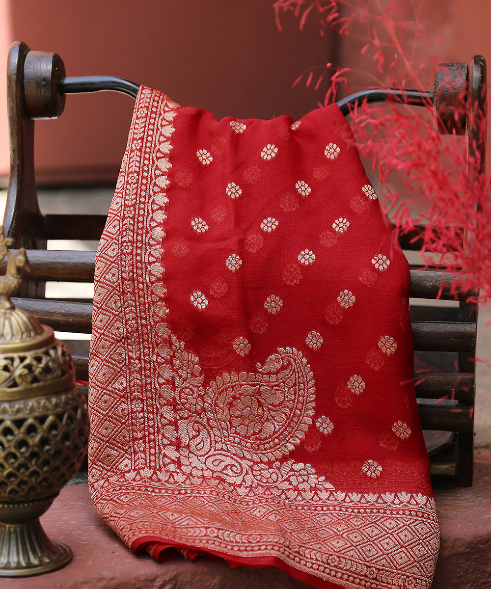 Handloom_Red_Georgette_Banarasi_Dupatta_With_Konia_And_Booti_WeaverStory_01