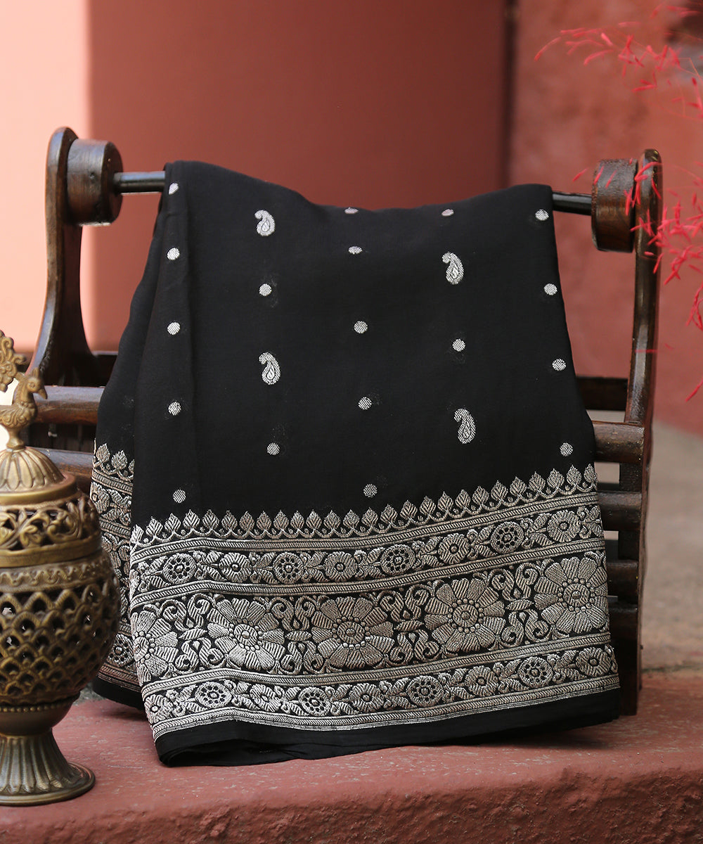 Handloom_Black_Georgette_Banarasi_Dupatta_With_Paisley_Booti_And_Kadhwa_Border_WeaverStory_01