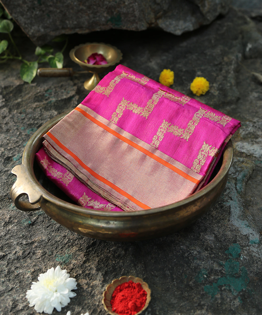 Handloom_Magenta_Pure_Chanderi_Silk_Dupatta_With_All_Over_Zari_Jaal_WeaverStory_01