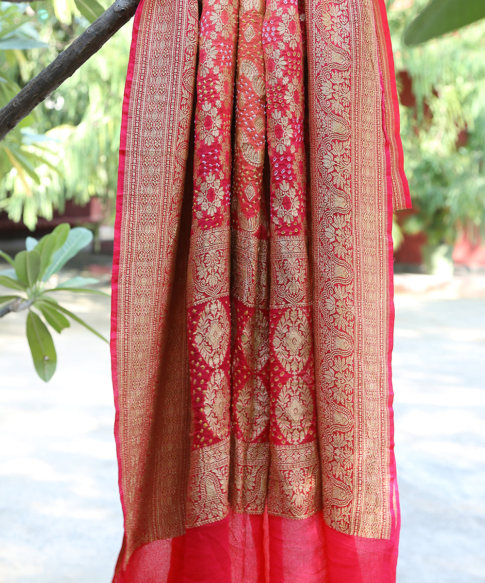 Peach_And_Pink_Dual_Tone_Handloom_Georgette_Banarasi_Bandhej_Dupatta_WeaverStory_01