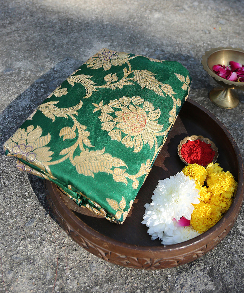 Handloom_Green_Pure_Katan_Silk_Banarasi_Dupatta_With_Red_Meenakari_WeaverStory_01