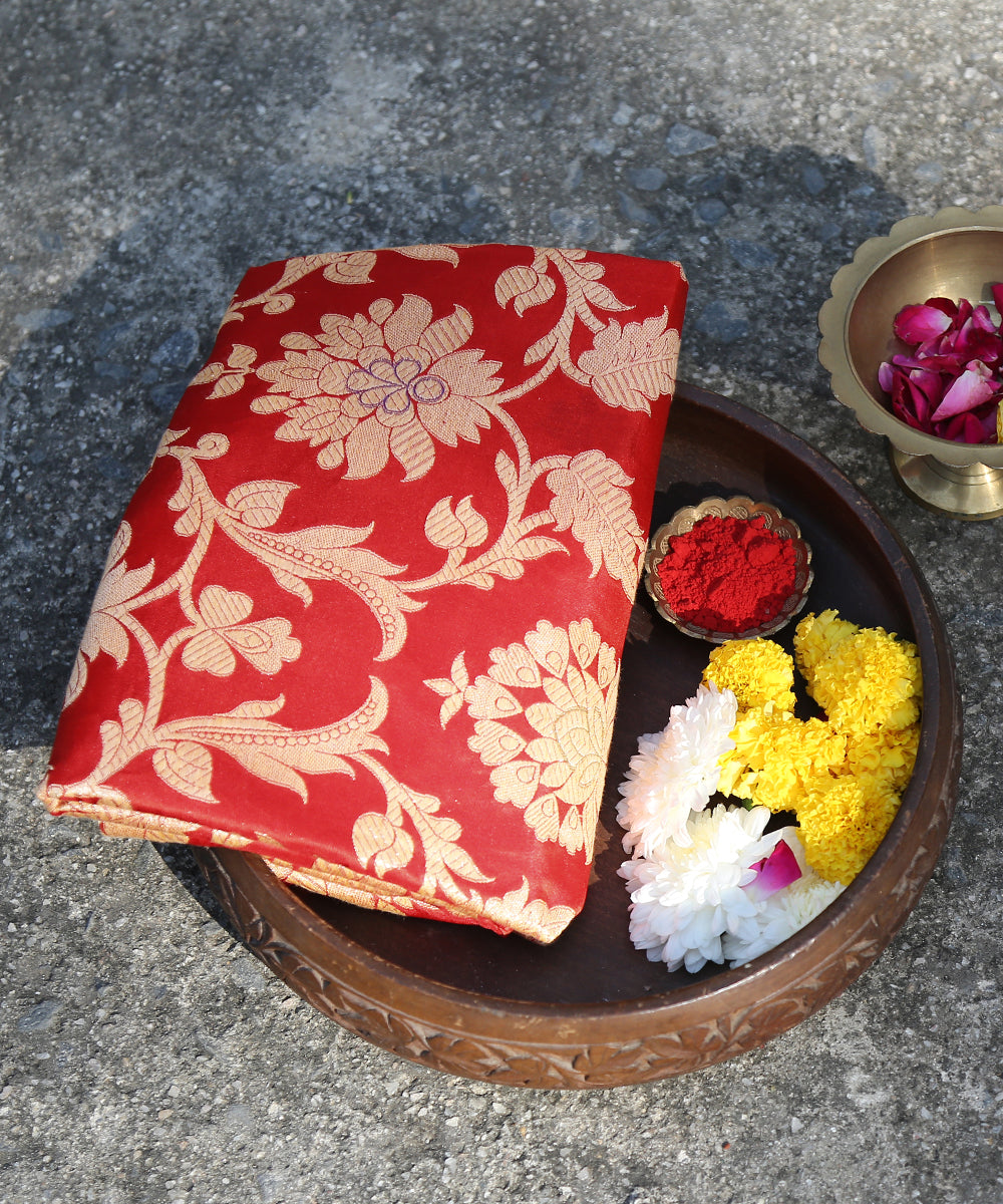 Red_Handloom_Pure_Katan_Silk_Banarasi_Dupatta_With_Red_Meenakari_WeaverStory_01
