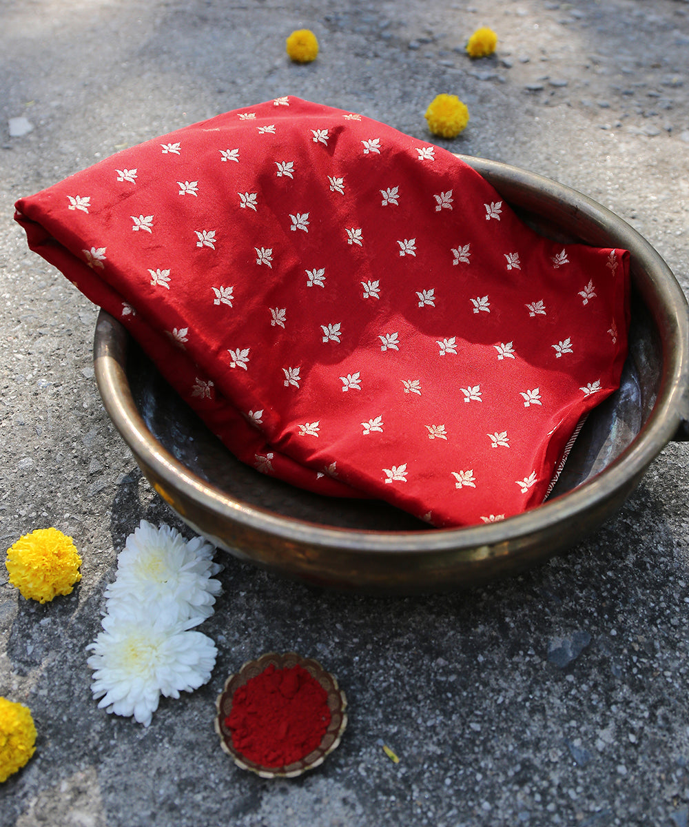 Red_Handloom_Pure_Katan_Georgette_Banarasi_Dupatta_With_Beige_Selvedge_WeaverStory_01
