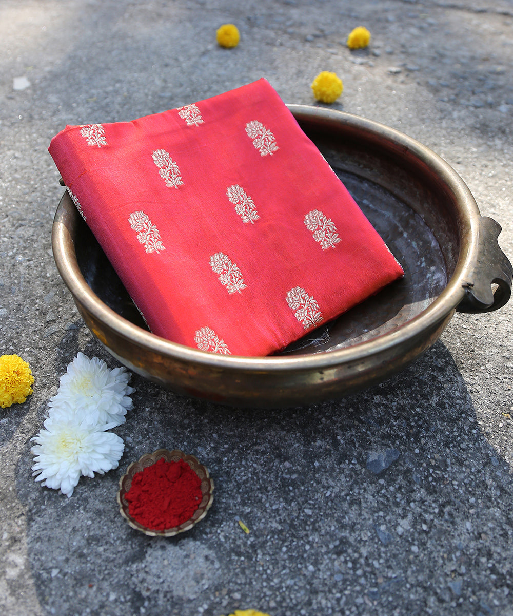 Handloom_Orange_And_Pink_Katan_Georgette_Banarasi_Dupatta_With_Beige_Selvedge_WeaverStory_01