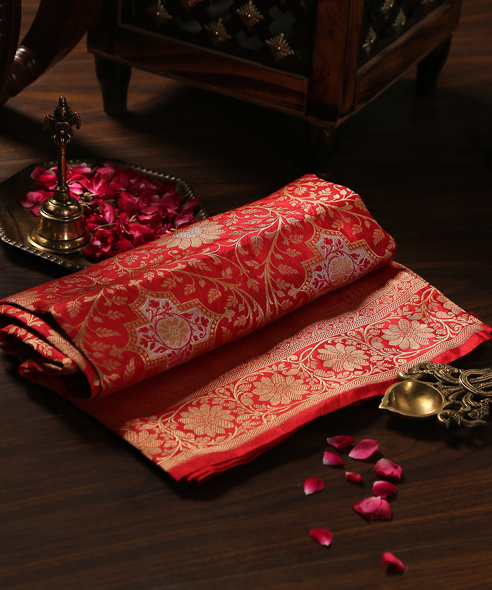 Handloom_Red_Pure_Katan_Silk_Brocade_Banarasi_Dupatta_With_Over_All_Jaal_WeaverStory_01