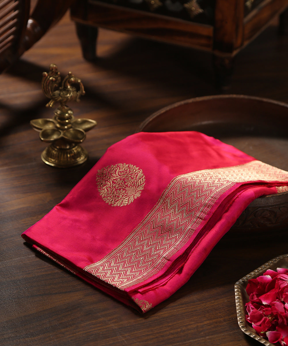 Hot_Pink_Handloom_Pure_Katan_Silk_Banarasi_Dupatta_With_Kadhwa_Booti_WeaverStory_01