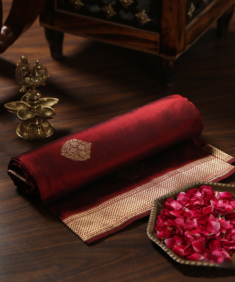 Handloom_Maroon_Pure_Katan_Silk_Banarasi_Dupatta_With_Zari_Booti_WeaverStory_01