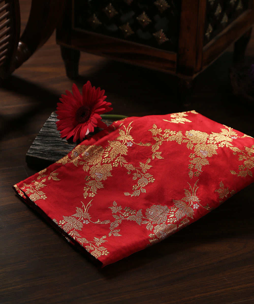 Handloom_Red_Pure_Katan_Silk_Sona_Rupa_Banarasi_Jangla_Dupatta_With_Floral_Bunches_WeaverStory_01
