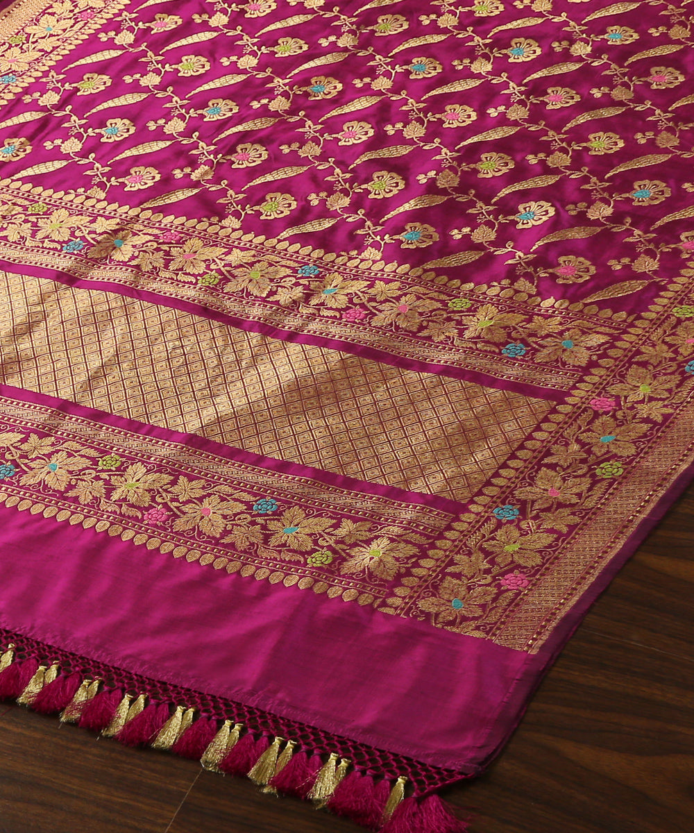 Purple_Handloom_Pure_Katan_Silk_Banarasi_Jangla_Dupatta_WeaverStory_03