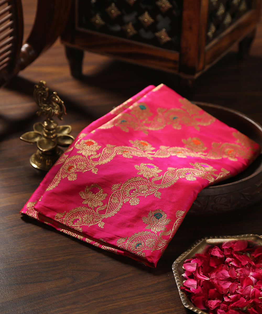 Handloom_Hot_Pink_Pure_Katan_Silk_Banarasi_Jangla_Dupatta_WeaverStory_01