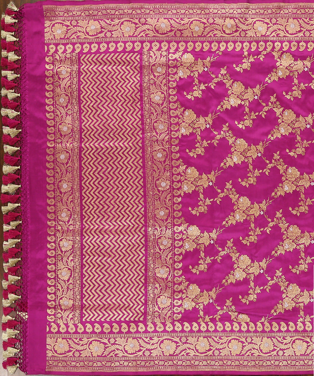 Purple_Handloom_Pure_Katan_Silk_Banarasi_Jangla_Dupatta_With_Floral_Bunches_WeaverStory_02