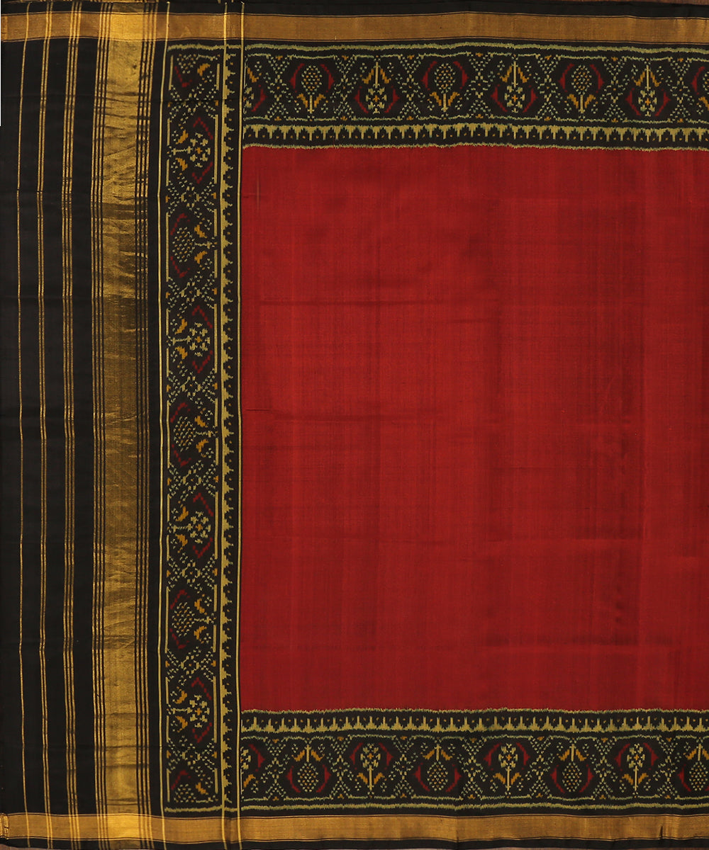 Maroon_And_Black_Handloom_Pure_Mulberry_Silk_Single_Ikat_Patola_Dupatta_WeaverStory_02