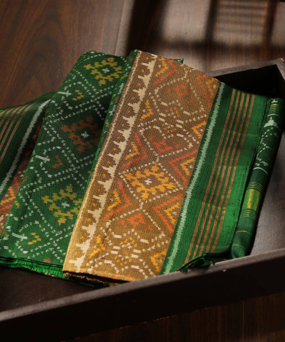 Green_Handloom_Pure_Mulberry_Silk_Single_Ikat_Patola_Dupatta_With_Tissue_Border_WeaverStory_01